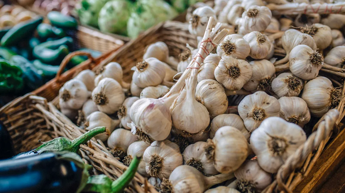 is-garlic-a-vegetable-1296x728-feature